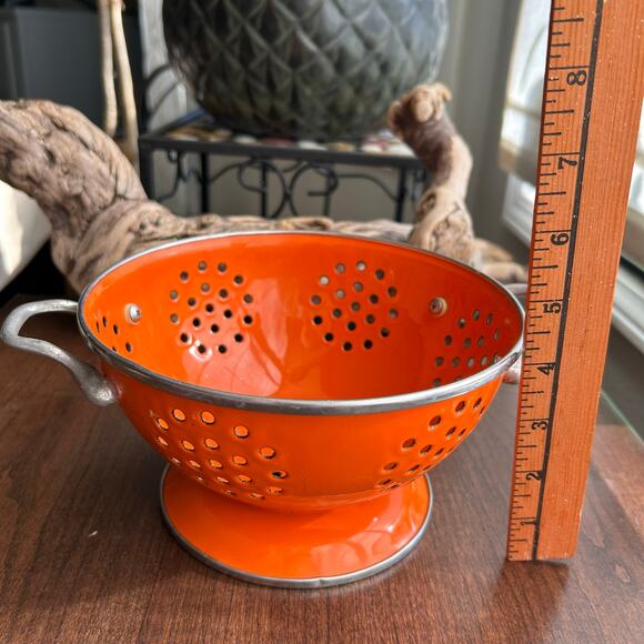Vintage Orange Colander Strainer Made of Enamel on Steel - Picture 8 of 8